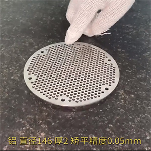 小型矯平機，小型沖孔網(wǎng)板整平機，微沖孔校平機